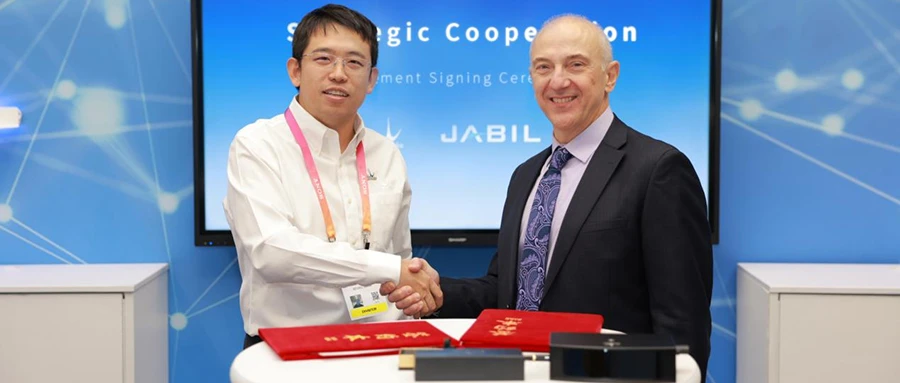 Yuan Li of Benewake and Angelo Efthyvoulidis of Jabil shake hands at the strategic cooperation signing ceremony